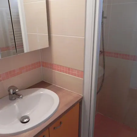 Les Vagues Du Sud Gruissan